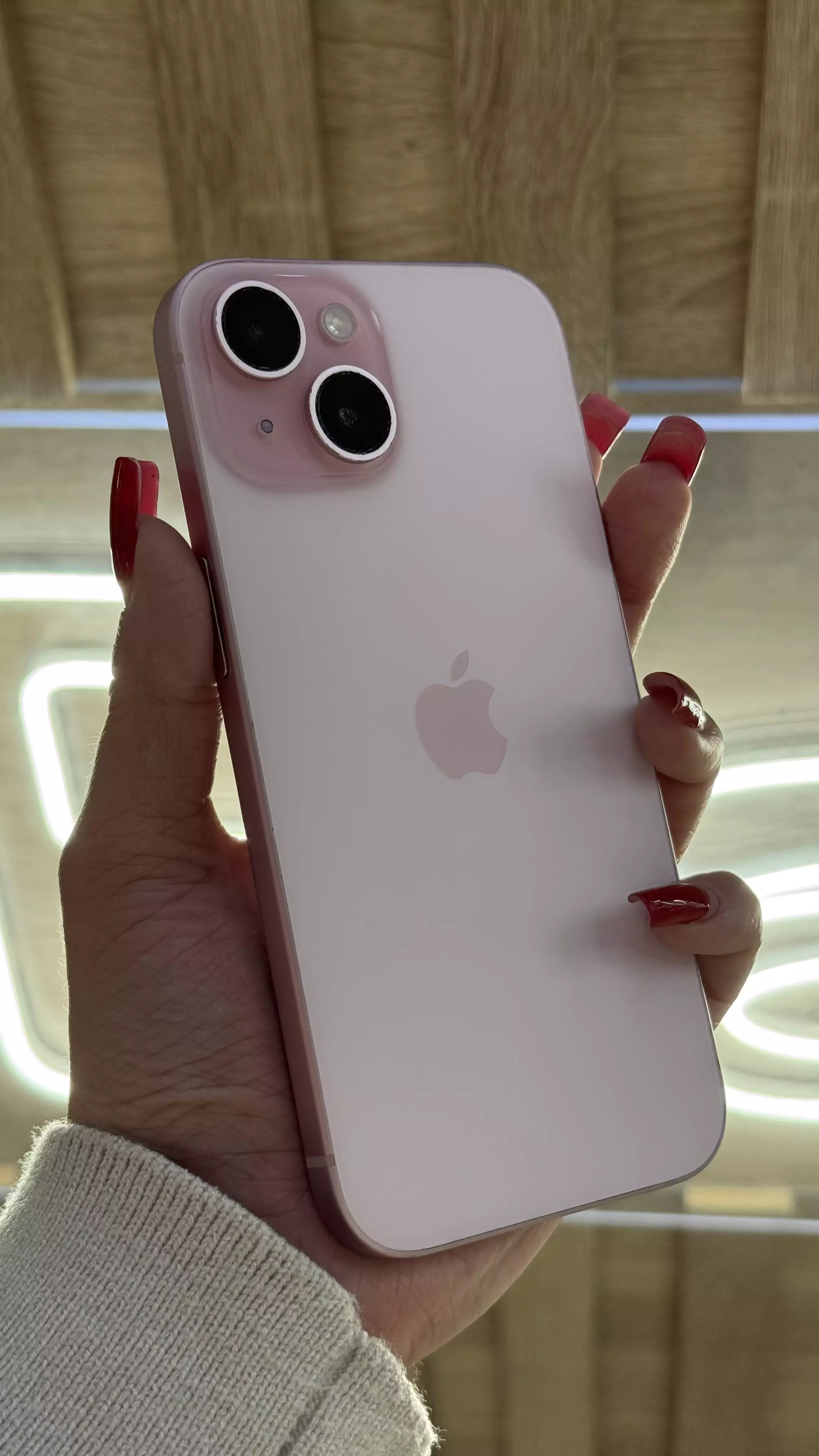 Б/У Apple iPhone 15 128gb розовый